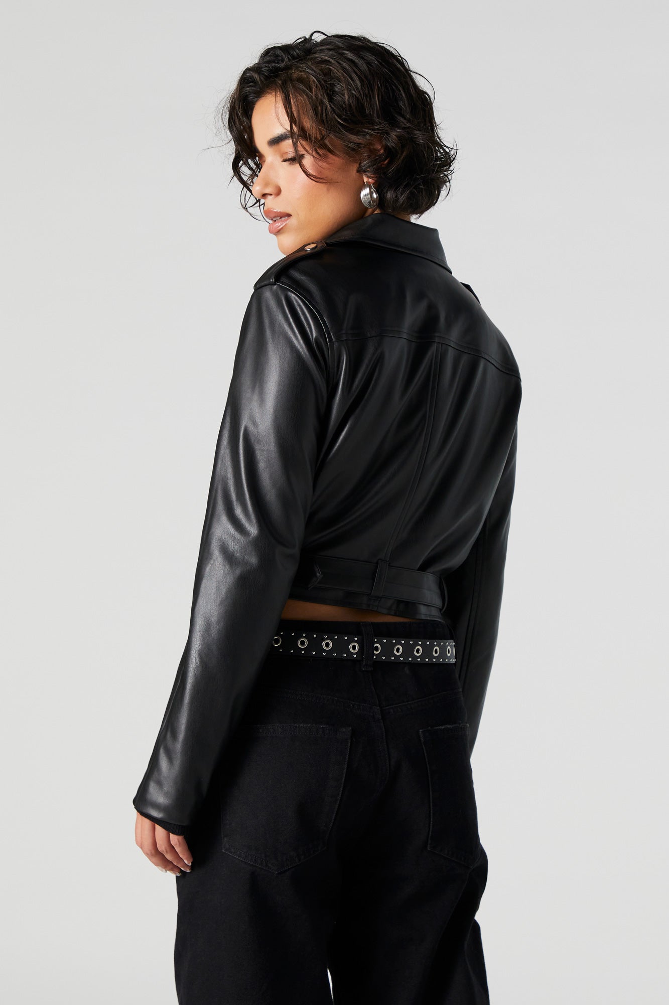 Blouson de style moto court en similicuir