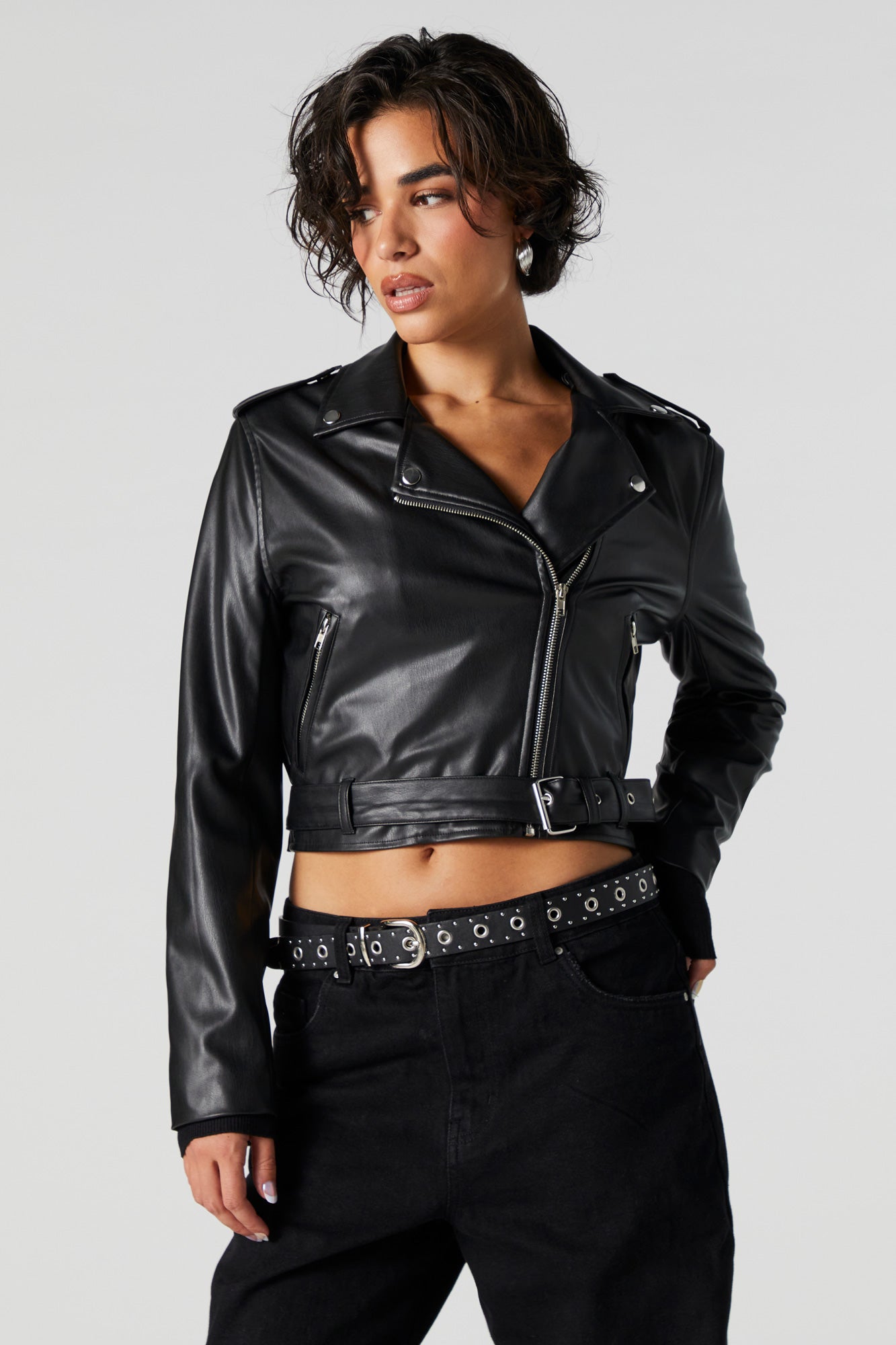 Blouson de style moto court en similicuir