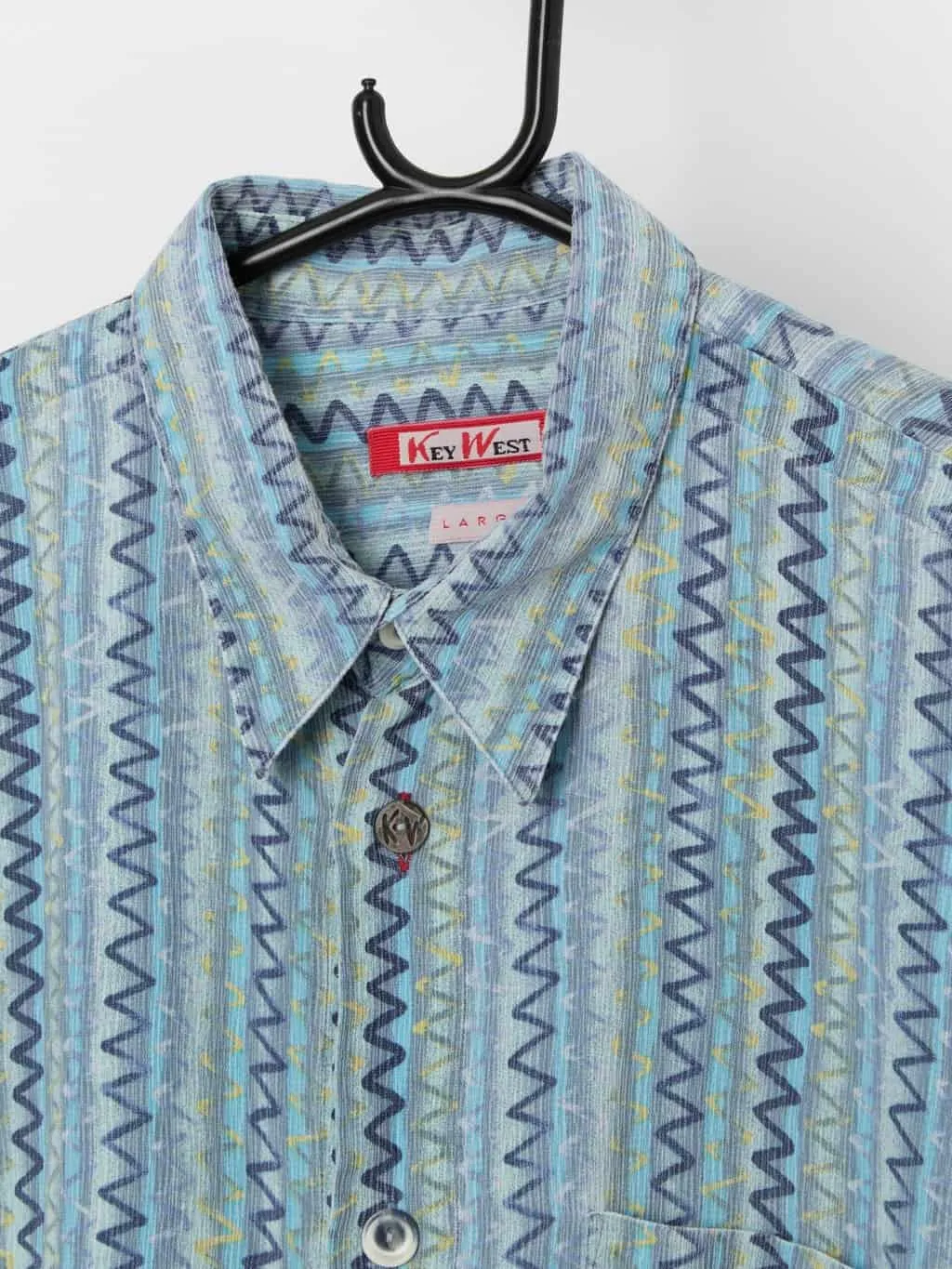 Vintage blue shirt with cool zig zag pattern – XL