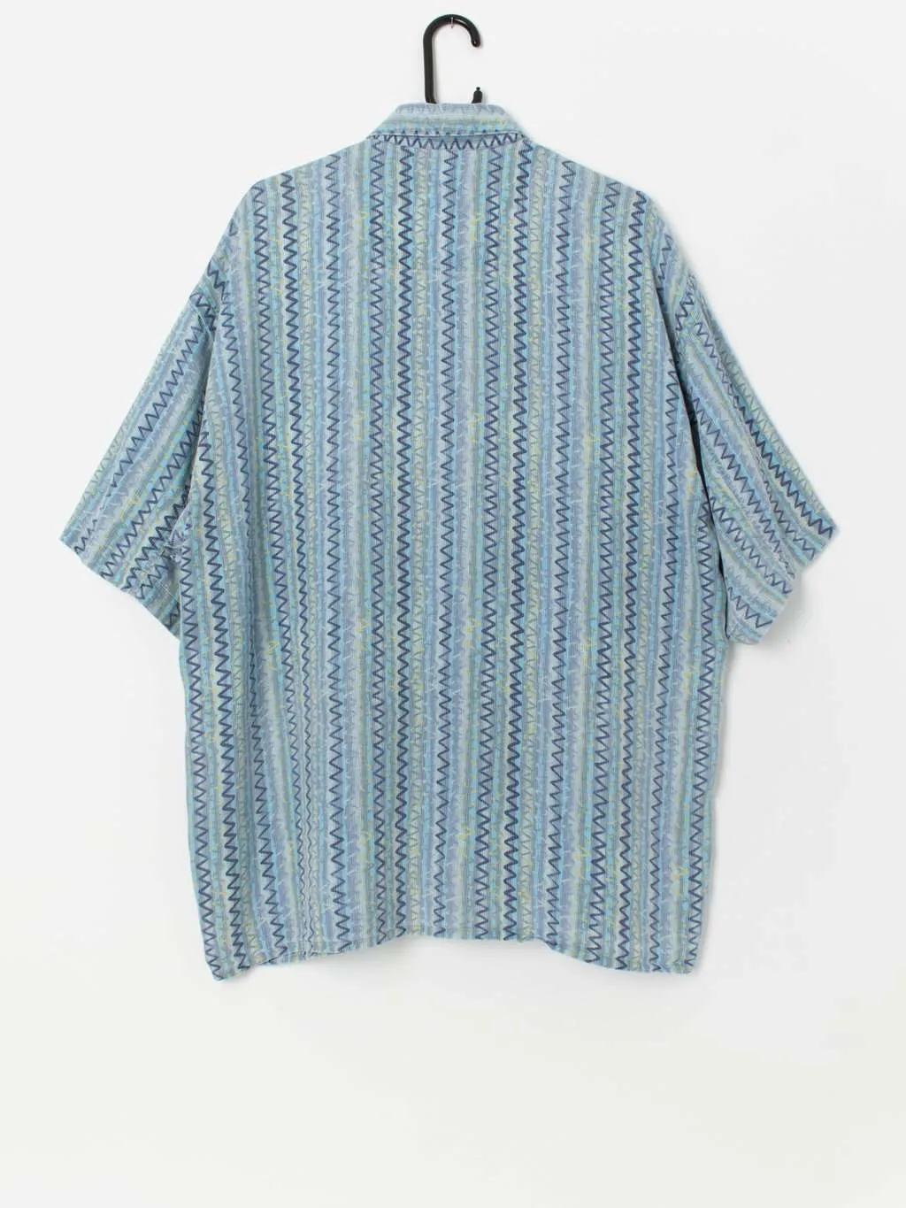 Vintage blue shirt with cool zig zag pattern – XL